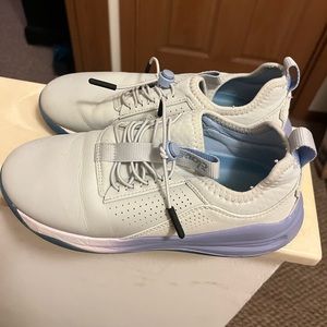 Clove nursing shoes! like new